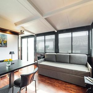 Mikka Studios: Luxury Apartment